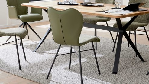 Tischgruppe Interliving aus Leder in Grün Interliving Esszimmer Serie 5115 - Essgruppe in warmen Tönen moosgrüner Webstoff Sneak 59, jadegrünes Leder LD7830, anthrazitfarbenes Metall & astige Eiche