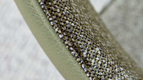 Vierfußstuhl Interliving aus Stoff in Grün Interliving Esszimmer Serie 5115 - Vierfußstuhl Aiko Four A12 jadefarbenes Leder LD7830 & moosfarbener Bezug Sneak 59, umbraugraues Metall