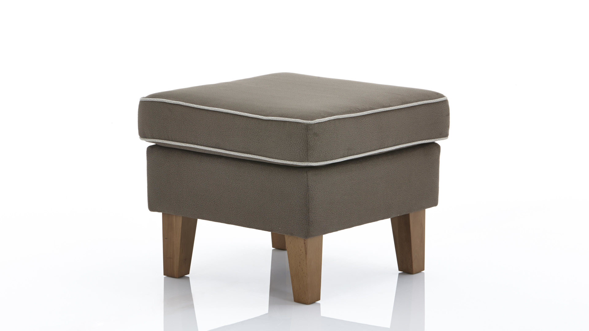 Polsterhocker Gutmann factory® aus Mikrofaser in Braun Hocker als bequemes Sitzmöbel dunkelbrauner Stoffbezug 329.8 mit Keder 329.15 & Eichefüße - ca. 55 x 44 x 55 cm