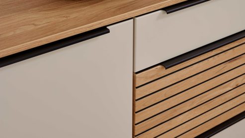 Sideboard Interliving aus Holz in Holzfarben Interliving Wohnzimmer Serie 2032 - Sideboard Sandbeige & Risseiche - zwei Türen, drei Schubladen, Länge ca. 150 cm