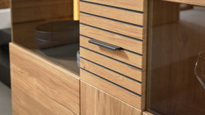 Highboard Interliving aus Holz in Holzfarben Interliving Wohnzimmer Serie 2032 - Highboard B15073 mit Apothekerauszug Risseiche - zwei Türen, drei Schubladen, Breite ca. 150 cm