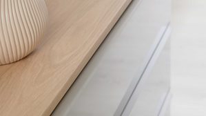 Schubladenkommode Interliving aus Holz in Holzfarben Interliving Schlafzimmer Serie 1210 – Schubladenkommode Taupe & Balkeneiche - fünf Schubladen, Breite ca. 120 cm