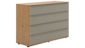 Schubladenkommode Interliving aus Holz in Holzfarben Interliving Schlafzimmer Serie 1210 – Schubladenkommode Taupe & Balkeneiche - fünf Schubladen, Breite ca. 120 cm