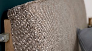 Bettgestell Interliving aus Holz in Holzfarben Interliving Kleiderschrank Serie 1207 - Bettgestell Balkeneiche & taupefarbener Webstoff Caesar - Liegefläche ca. 180 x 200 cm