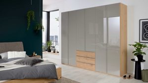 Kleiderschrank Interliving aus Holz in Holzfarben Interliving Schlafzimmer Serie 1210 – Kleiderschrank Taupe & Balkeneiche - sechs Türen, Breite ca. 299 cm