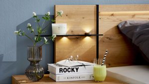 Komplettzimmer Interliving aus Holz in Hellgrau Interliving Schlafzimmer Serie 1034 – Komplettzimmer mit Stauraumkommode champagnerfarbenes Glas & Kernholz - Liegefläche ca. 180 x 200 cm