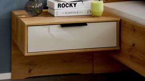 Komplettzimmer Interliving aus Holz in Hellgrau Interliving Schlafzimmer Serie 1034 – Komplettzimmer mit Stauraumkommode champagnerfarbenes Glas & Kernholz - Liegefläche ca. 180 x 200 cm