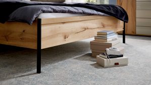 Komplettzimmer Interliving aus Holz in Hellgrau Interliving Schlafzimmer Serie 1034 – Schlafzimmermöbel-Set champagnerfarbenes Glas & Kernholz - Liegefläche ca. 180 x 200 cm