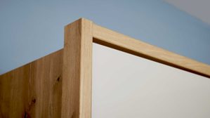 Komplettzimmer Interliving aus Holz in Hellgrau Interliving Schlafzimmer Serie 1034 – Komplettzimmer mit Stauraumkommode champagnerfarbenes Glas & Kernholz - Liegefläche ca. 180 x 200 cm