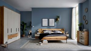 Komplettzimmer Interliving aus Holz in Hellgrau Interliving Schlafzimmer Serie 1034 – Komplettzimmer mit Stauraumkommode champagnerfarbenes Glas & Kernholz - Liegefläche ca. 180 x 200 cm