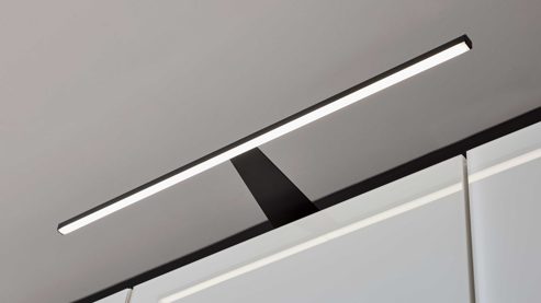 Möbelbeleuchtung Interliving aus Holz in Weiß Interliving Schlafzimmer Serie 1033 – Kleiderschrank 605 mit Beleuchtung weißes Glas & Holz – sechs Türen, Breite ca. 300 cm