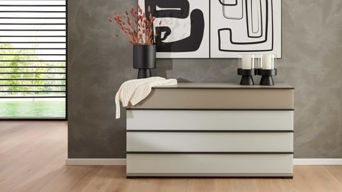 Komplettzimmer Interliving aus Holz in Weiß Interliving Schlafzimmer Serie 1032 – Komplettzimmer mit Wäschekommode Weiß & Kieselgrau - Liegefläche ca. 180 x 200 cm