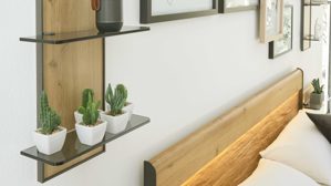 Wandregal Interliving aus Holz in Holzfarben Interliving Schlafzimmer Serie 1027 – Regal Eiche bianco & Rauchglas - ca. 35 x 90 cm