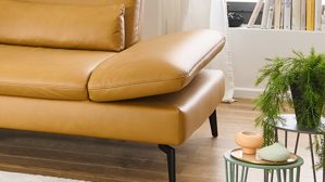 Ecksofa modulmaster aus Leder in Gelb Modulmaster MM-PN1183 - Ecksofa mit Armlehnunktion kurkumafarbenes Leder Vivre & schwarze Metallfüße W010-M01 - Stellfläche ca. 199 x 317 cm