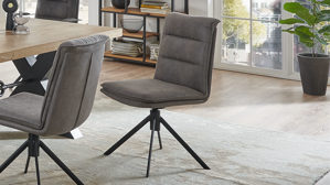 Vierfußstuhl WOODS & TRENDS aus Stoff in Grau WOODS & TRENDS Vintage-Dining - Polsterstuhl 2431 graue Mikrofaser Island & schwarzes Eisen