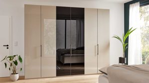 Kleiderschrank Interliving aus Holz in Hellgrau Interliving Kleiderschrank Serie 1205 – Kleiderschrank Kieselgrau & Schiefer – sechs Türen, Breite ca. 300 cm