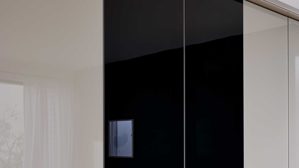 Kleiderschrank Interliving aus Holz in Hellgrau Interliving Kleiderschrank Serie 1205 – Kleiderschrank Kieselgrau & Schiefer – sechs Türen, Breite ca. 300 cm