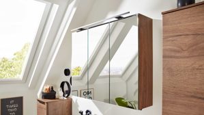 Spiegelschrank Interliving aus Holz in Holzfarben Interliving Bad Serie 7402 – Spiegelschrank mit Aufsatzleuchte Havanna Eiche – Breite ca. 90 cm