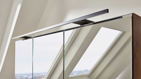 Spiegelschrank Interliving aus Holz in Holzfarben Interliving Bad Serie 7402 – Spiegelschrank mit Aufsatzleuchte Havanna Eiche – Breite ca. 90 cm