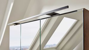 Spiegelschrank Interliving aus Holz in Holzfarben Interliving Bad Serie 7402 – Spiegelschrank mit Aufsatzleuchte Havanna Eiche – Breite ca. 90 cm