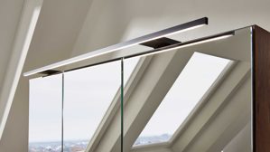 Spiegelschrank Interliving aus Holz in Holzfarben Interliving Bad Serie 7402 – Spiegelschrank mit Aufsatzleuchte Havanna Eiche – Breite ca. 90 cm