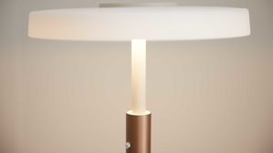 Stehleuchte Interliving aus Metall in Hellgrau Interliving Leuchten Serie 9351 - Stehlampe warmgraues & kaffeefarbenes Metall - Höhe ca. 160 cm