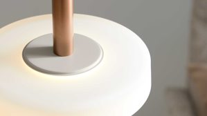 Pendelleuchte Interliving aus Metall in Hellgrau Interliving Leuchten Serie 9351 - Hängelampe warmgraues & kaffeefarbenes Metall - drei Lampenschirme