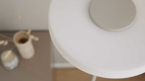 Tischleuchte Interliving aus Metall in Hellgrau Interliving Leuchten Serie 9351 - Tischlampe warmgraues & kaffeefarbenes Metall - Höhe ca. 35 cm