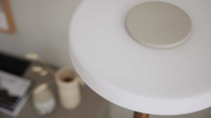 Tischleuchte Interliving aus Metall in Hellgrau Interliving Leuchten Serie 9351 - Tischlampe warmgraues & kaffeefarbenes Metall - Höhe ca. 35 cm