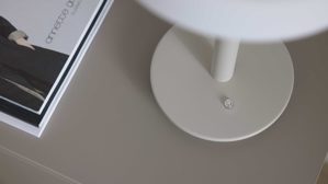 Tischleuchte Interliving aus Metall in Hellgrau Interliving Leuchten Serie 9351 - Tischlampe warmgraues & kaffeefarbenes Metall - Höhe ca. 35 cm