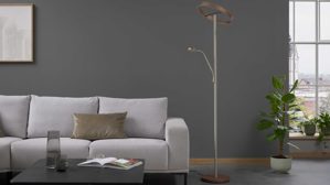 Stehleuchte Interliving aus Metall in Hellgrau Interliving Leuchten Serie 9352 - Stehlampe mit Leselicht warmgraues & kaffeefarbenes Metall - Höhe ca. 180 cm
