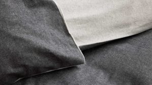 Bettwäsche-Set Interliving aus Stoff in Anthrazit Interliving Bettwäsche Serie 9118 - Biberbettwäsche mit zwei Kopfkissenbezügen Anthrazit & Hellgrau - ca. 80 x 80 cm und ca. 200 x 200 cm