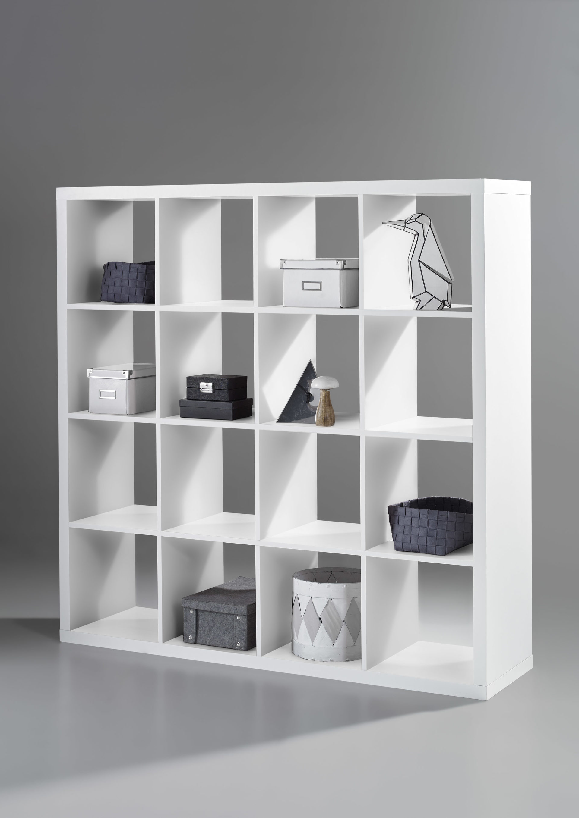 Raumteiler Bega-consult aus Holz in Weiß Raumteiler, Wandregal und Bücherregal mattweiße Kunststoffoberflächen - 16  Fächer, ca. 147 x 147 x 38 cm