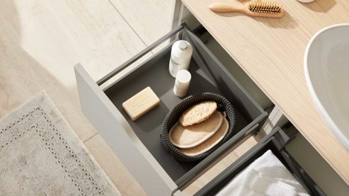 Waschtisch-Set / Waschbecken-Set Interliving aus Holz in Hellgrau Interliving Bad Serie 7969 - Badmöbel-Set mit vielen Extras sandfarbenes Lacklaminat & Eiche Como