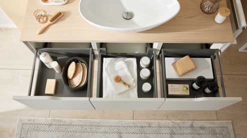 Waschtisch-Set / Waschbecken-Set Interliving aus Holz in Hellgrau Interliving Bad Serie 7969 - Badmöbel-Set mit vielen Extras sandfarbenes Lacklaminat & Eiche Como