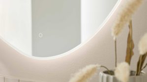 Badmöbel-Set Interliving aus Holz in Holzfarben Interliving Bad Serie 3725 – Badmöbel-Set mit Spiegel Eiche Sierra