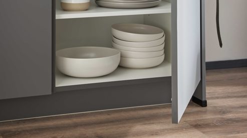 Einbauküche culineo® aus Holz in Dunkelgrau Culineo® Einbauküche C357 mit Homeoffice-Platz Schiefergrau & Schwarzglas - dreizeilig