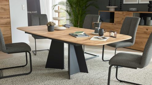 Tischgruppe Interliving aus Holz in Holzfarben Interliving Esszimmer Serie 5119 - Essgruppe helle Eiche rustico, anthrazitfarbenes Metall & olivfarbener Webstoff