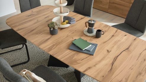 Tischgruppe Interliving aus Holz in Holzfarben Interliving Esszimmer Serie 5119 - Essgruppe helle Eiche rustico, anthrazitfarbenes Metall & olivfarbener Webstoff