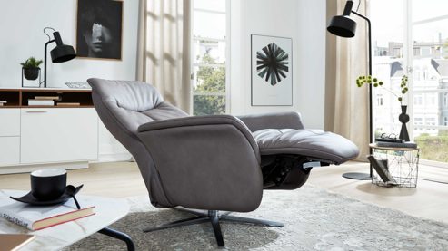 Relaxsessel Interliving aus Leder in Grau Interliving Sessel Serie 4550 - Sessel 35U44 manuelle Funktionen - titanfarbenes LongLife-Leder & edelstahlfarbener Tellerfuß