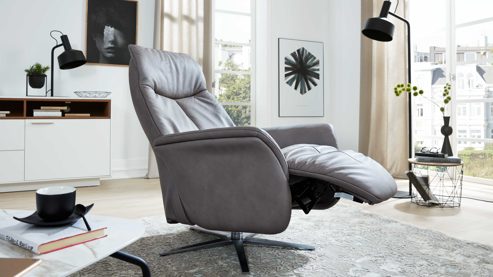 Relaxsessel Interliving aus Leder in Grau Interliving Sessel Serie 4550 - Sessel 35U44 manuelle Funktionen - titanfarbenes LongLife-Leder & edelstahlfarbener Tellerfuß