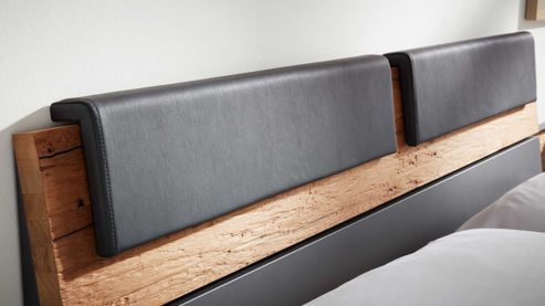 Komplettzimmer Interliving aus Holz in Dunkelgrau Interliving Schlafzimmer Serie 1025 – Komplettzimmer 530001 mit Beleuchtung Graphit & Balkeneiche gehackt - Liegefläche ca. 180 x 200 cm