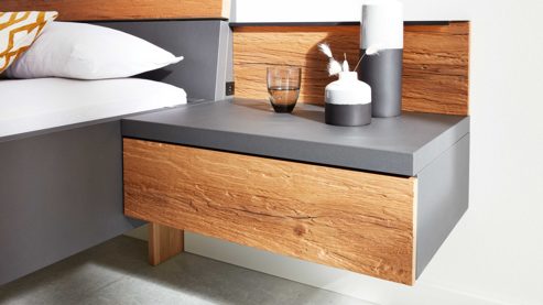 Komplettzimmer Interliving aus Holz in Dunkelgrau Interliving Schlafzimmer Serie 1025 – Komplettzimmer 530001 mit Beleuchtung Graphit & Balkeneiche gehackt - Liegefläche ca. 180 x 200 cm