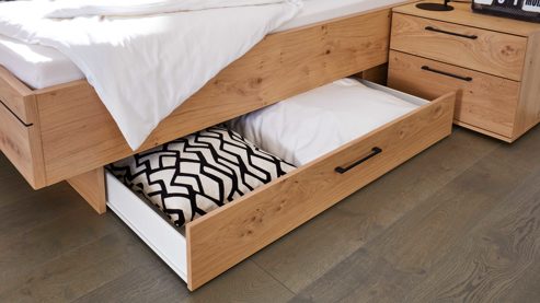 Komplettzimmer Interliving aus Holz in Holzfarben Interliving Schlafzimmer Serie 1024 – Komplettzimmer Design 24, vierteilig - Balkeneiche